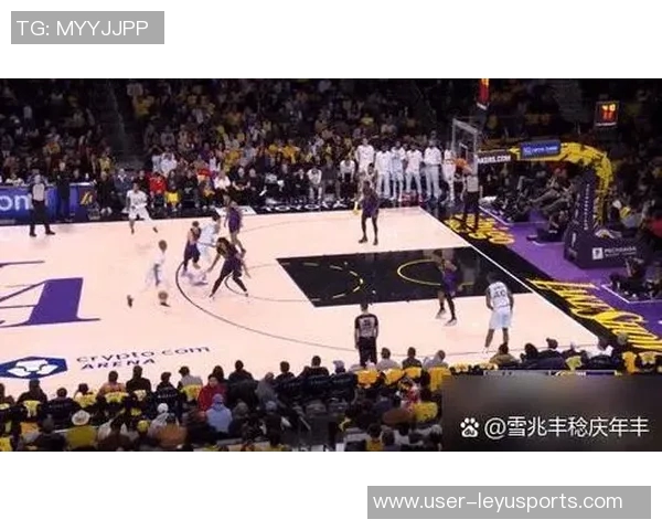 湖人三巨头意外落后马刺20分老詹精彩隔扣引发热议